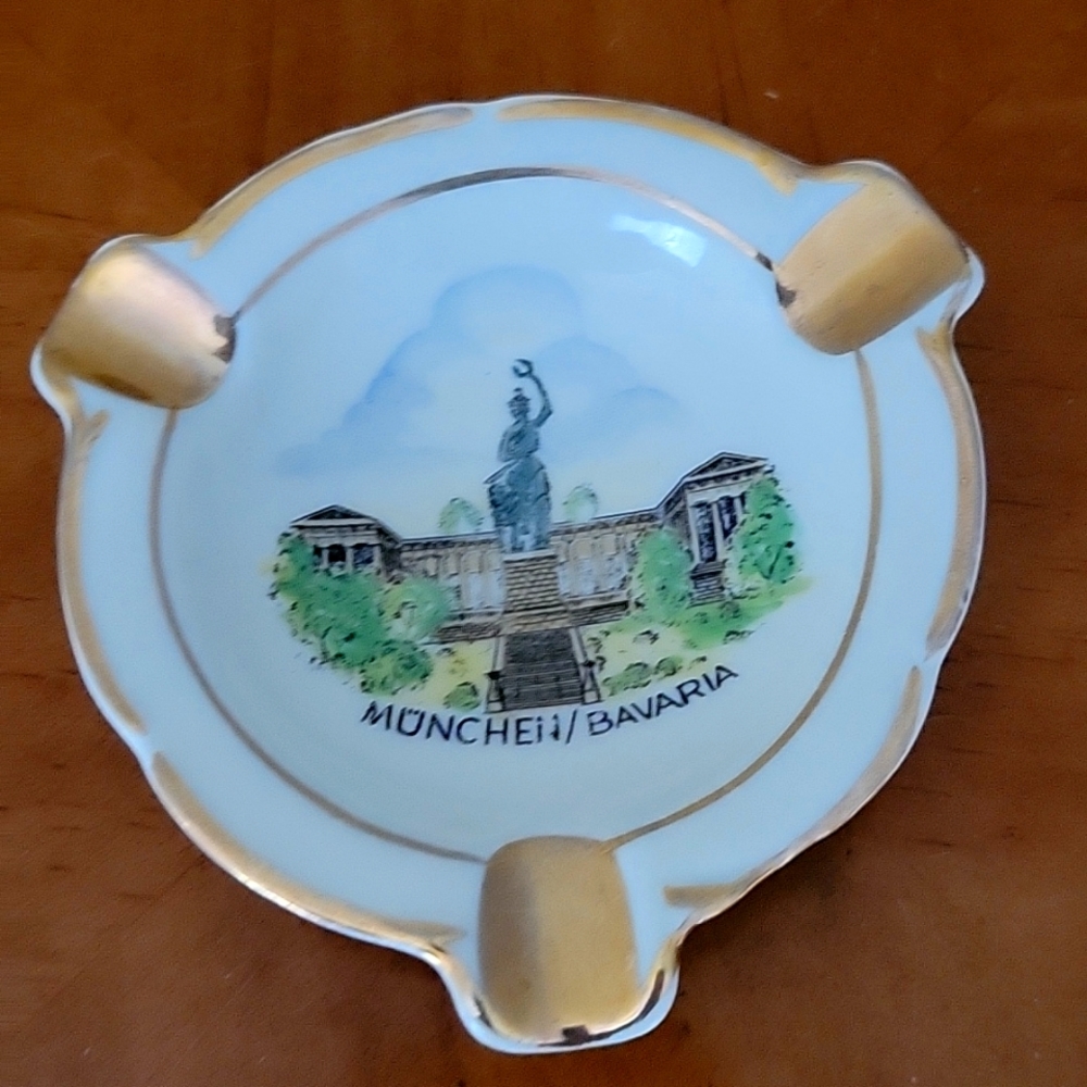VINTAGE ASHTRAY, Munchen, Bavaria Landmark